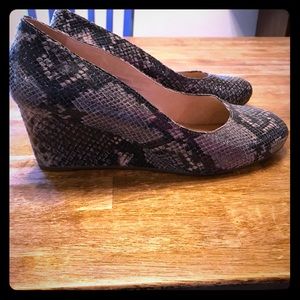 Vionic snakeskin wedges